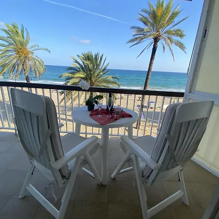 El Velero Una Terraza Al Mar Calafell Exterior photo